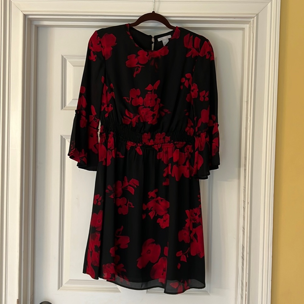 H&M black and red floral dress. Size 10. So cute! Perfect for an event.
